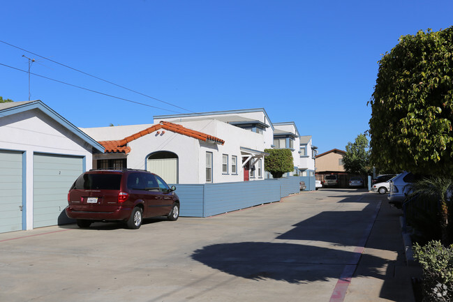 Building Photo - 1670-1676 Elm Ave