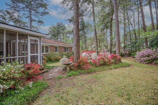 Building Photo - Spacious 3 Bedroom Home in Fayetteville, N...