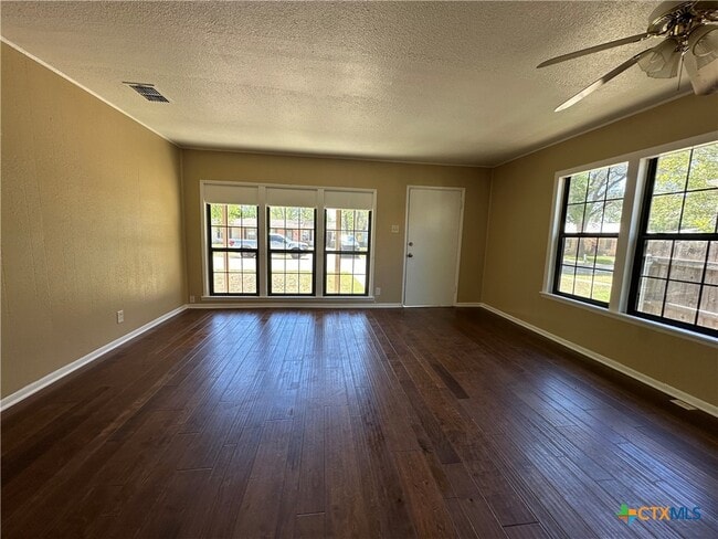 Building Photo - 726 E Humphreys St