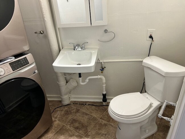 Building Photo - 405 California Dr