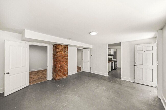 Building Photo - 611 S 14th St