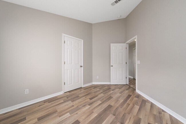 Building Photo - Beautifully Remodeled 3 Bedroom in Regent Park