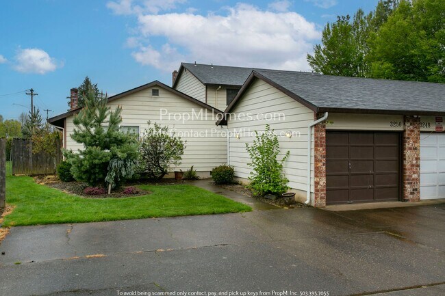 Building Photo - Cozy Two-Bedroom in Gresham - New Washer/D...