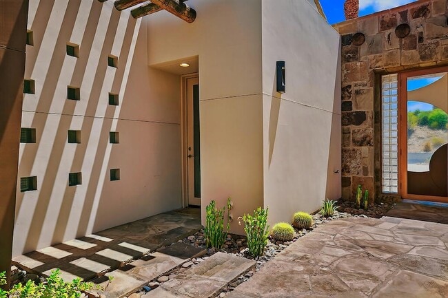 Building Photo - 9 Rockcrest