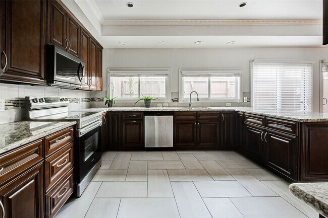 Building Photo - 201 Vanderpool Ln