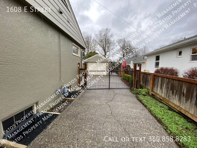 Building Photo - 1608 E St