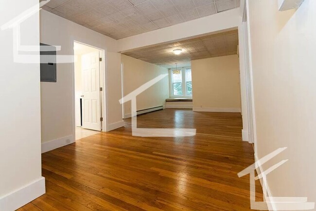 Building Photo - Huge 3 bedroom near Brookline with In-unit...