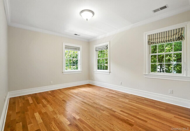 Building Photo - 9 Oak Way