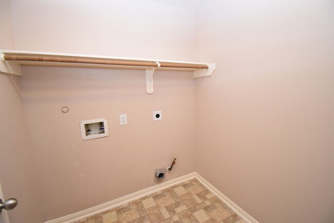 Building Photo - 611 Chase More Ct