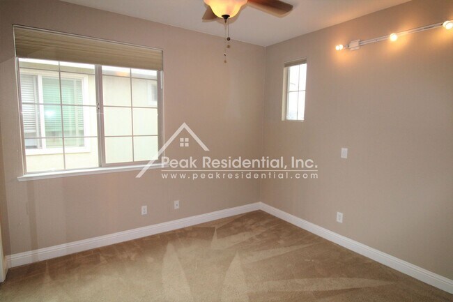 Building Photo - Wonderful 4bd/2.5ba Elk Grove Home with 3 ...