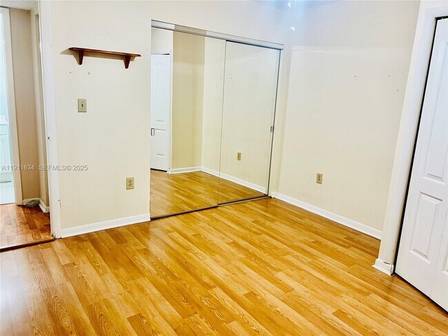 Building Photo - 1021 Mockingbird Ln