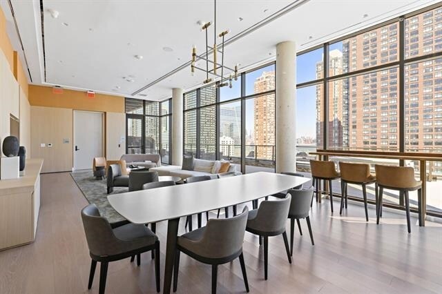 Building Photo - 144 1st St