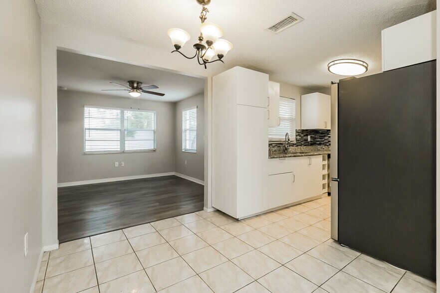 Building Photo - 7921 Eugene Dr