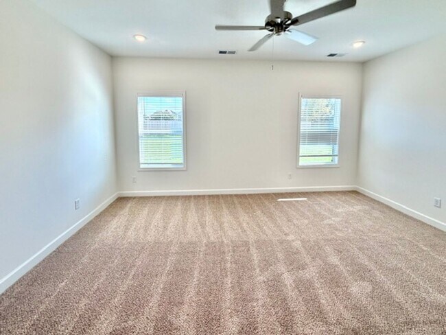 Building Photo - 105 Summer Rose Ln