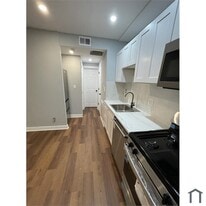 Building Photo - 1926 Naylor Rd SE