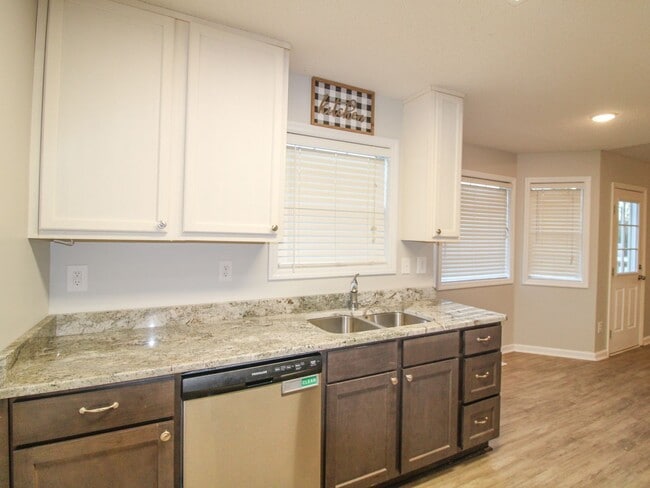 Building Photo - Nice Home in Meridianville!