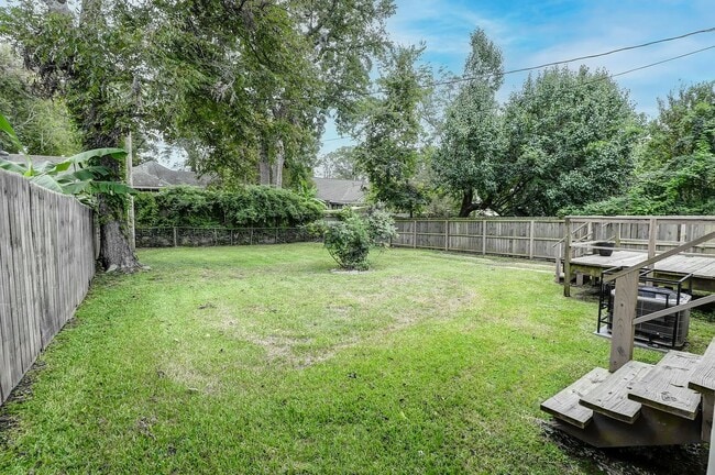 Building Photo - 2106 Laurel St