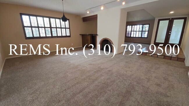 Building Photo - Large 4 Bedroom Single-Family Home with Pool & 2-Car Garage