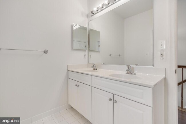 Building Photo - 5214 Lynns Retreat Dr