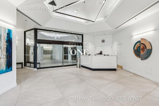 Building Photo - Fully Furnished Condo With Panoramic San Francisco Bay Views and Unbeatable Amenities