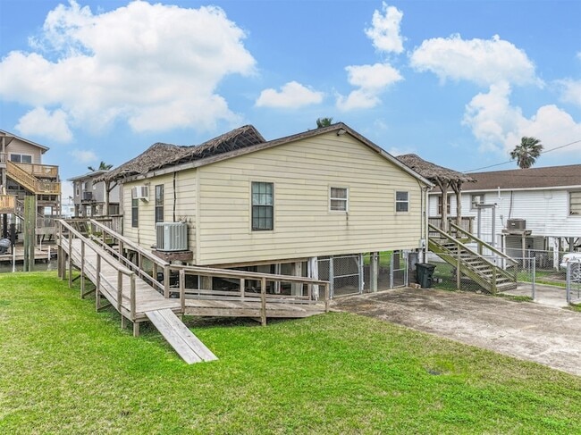 Building Photo - 5 Highland Dr