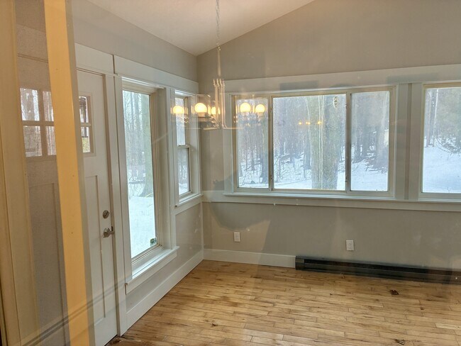 Building Photo - 8507 Maple St