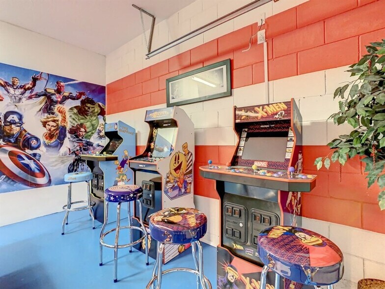 Building Photo - 8627 La Isla Dr