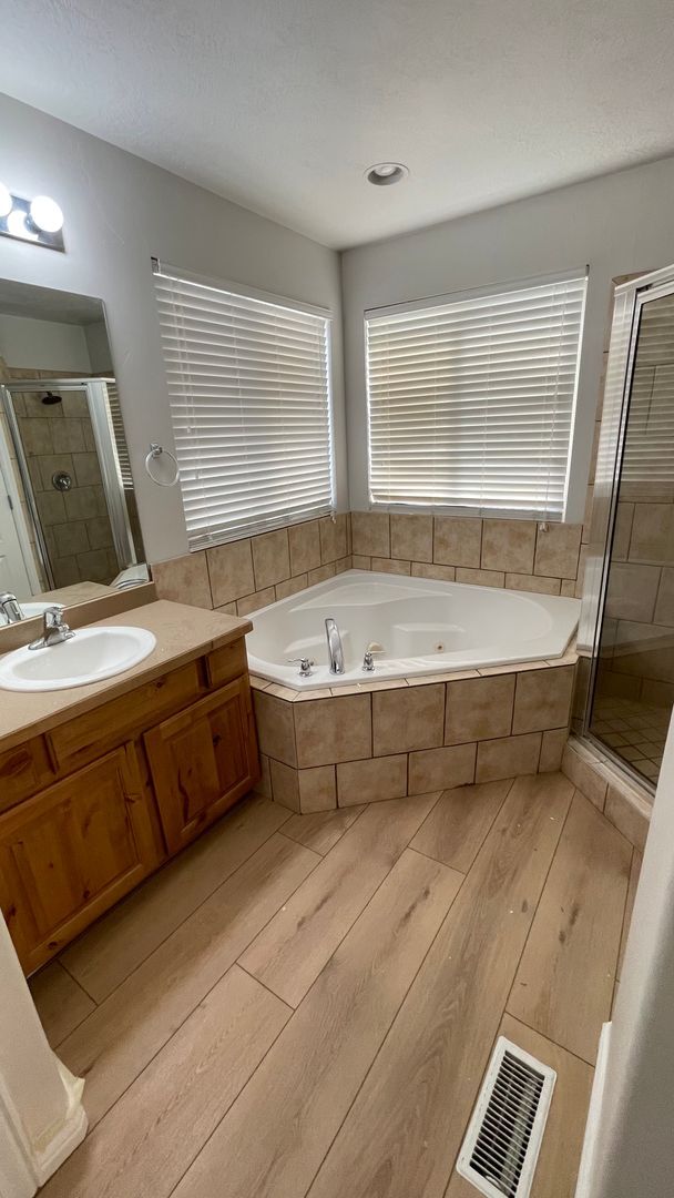 Building Photo - Beautiful 3 bedroom 2 bath home is Eagle M...