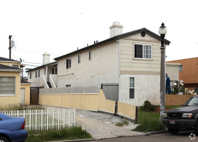 Primary Photo - 4243 Van Dyke Ave