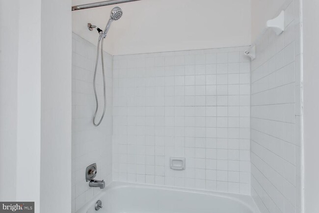 Building Photo - 11121 Watermans Dr
