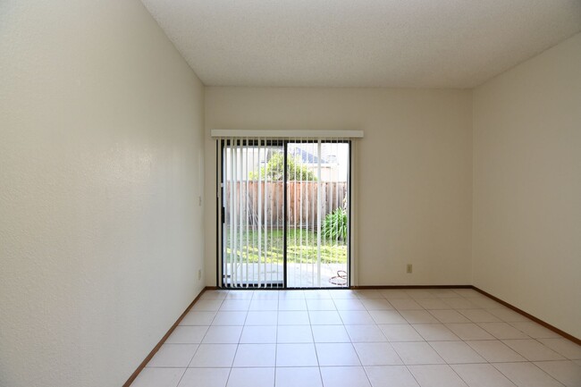 Building Photo - SFR near 880 & 84 -Minutes from Paseo Padr...