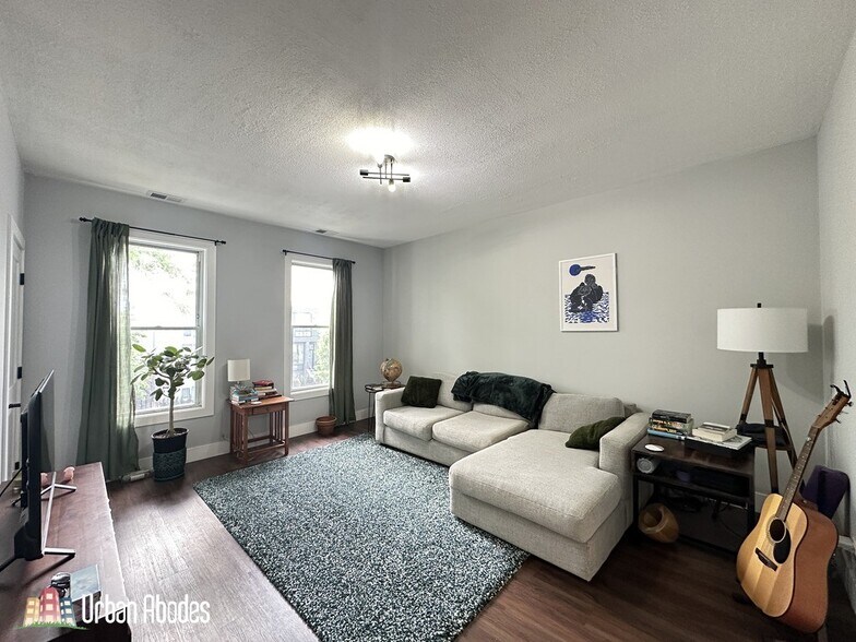 Building Photo - 1721 N Mozart St