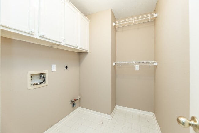 Building Photo - 7111 Glenwood Dr