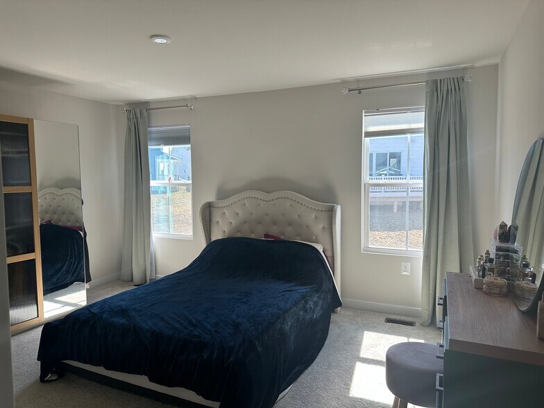 Building Photo - 7120 Iron Gall Ln