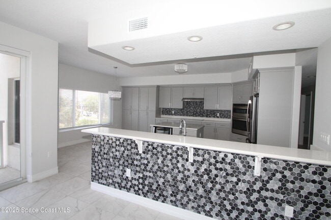 Building Photo - 1465 S Harbor City Blvd