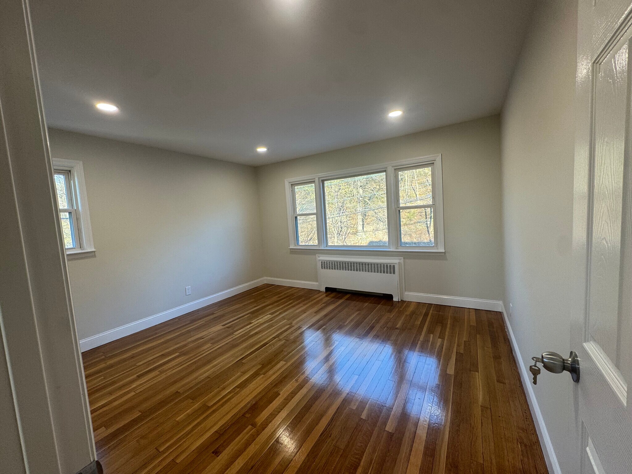 Building Photo - 646 Fairview Ave