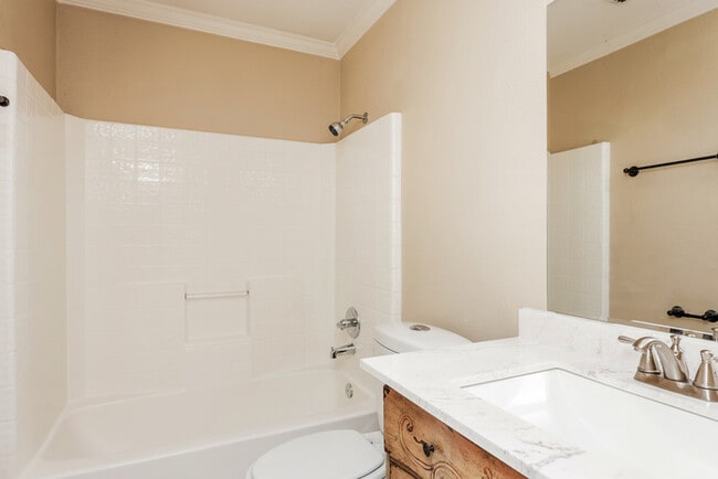 Building Photo - 3000 Huntington Ct