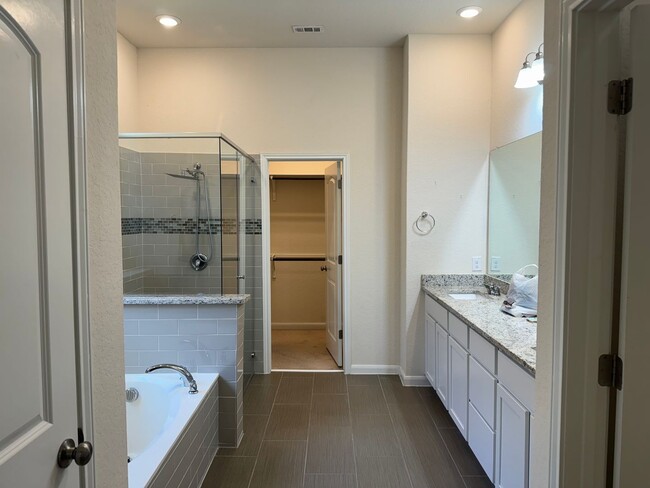 Building Photo - Stunning Rental Home in Gated Wortham Oaks...