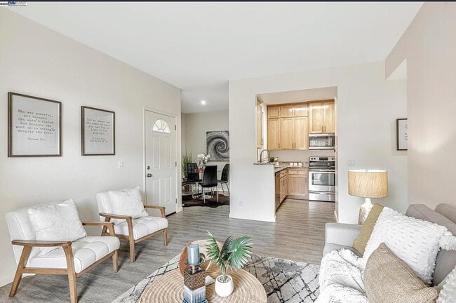 Building Photo - Beautiful & spacious 1 bedroom  updated condo with private patio and covered parking.