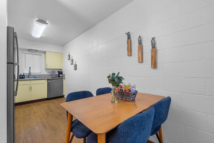 Building Photo - 109 E Broadway Rd