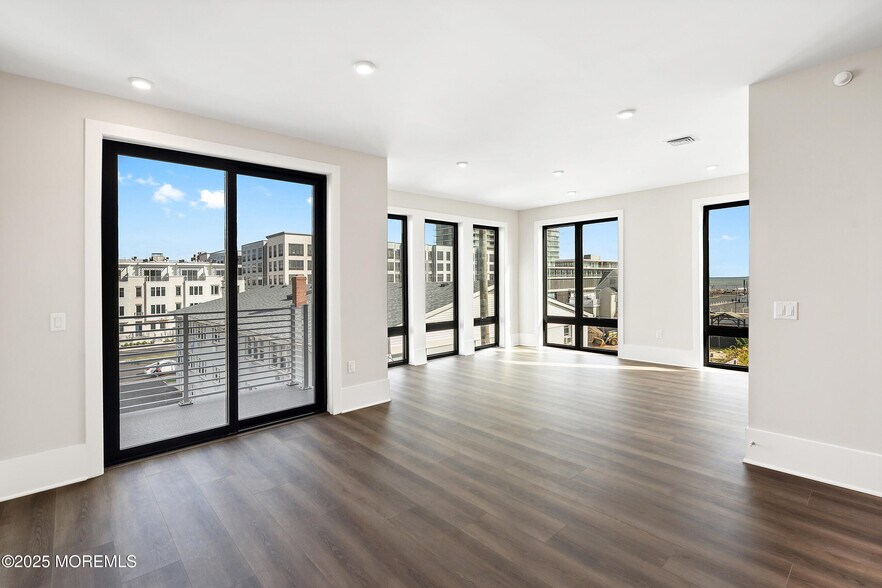 Building Photo - 215 2nd Ave