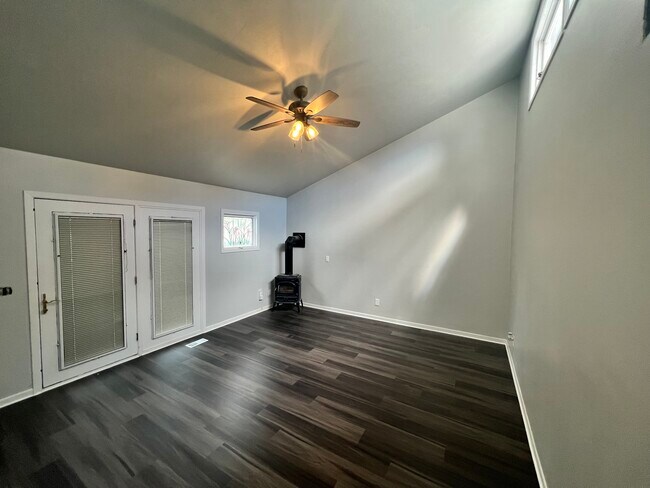 Family Room - 2605 Cedar St