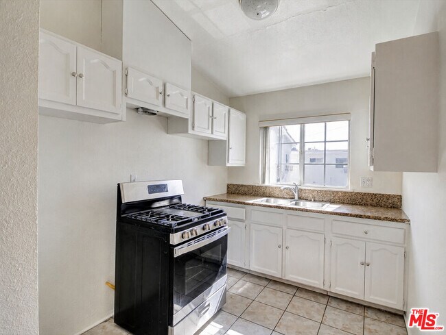 Building Photo - 4841 W 18th St