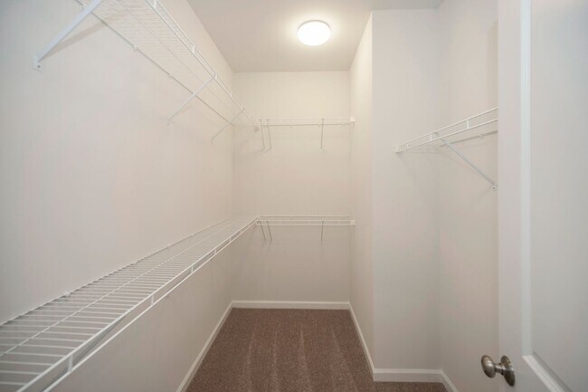Building Photo - Great Townhome in Embrey Mill