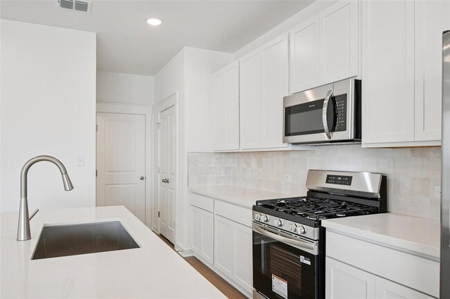 Building Photo - 152 Hartson Dr