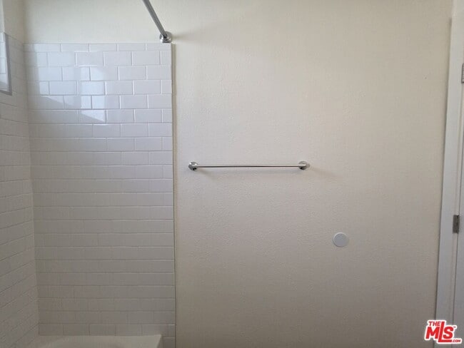 Building Photo - 2009 Carnegie Ln