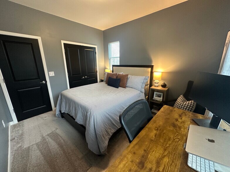 Building Photo - 7002 Fairmile Run