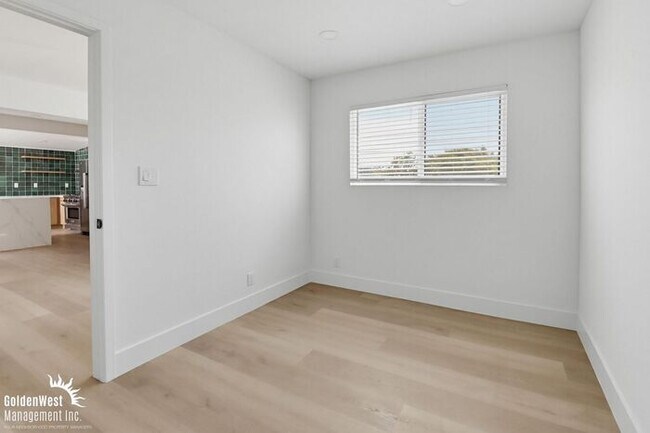 Building Photo - Beautifully Renovated 3Bdm 2Ba Apartment Home in San Diego!
