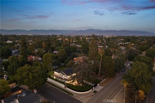Building Photo - 13627 Chandler Blvd