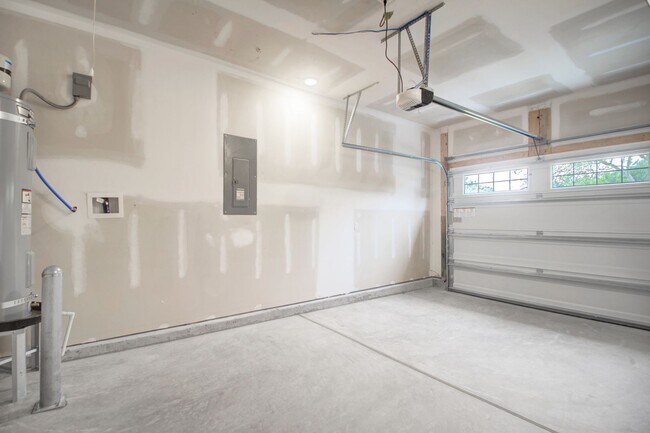 Building Photo - 2304 Delano St